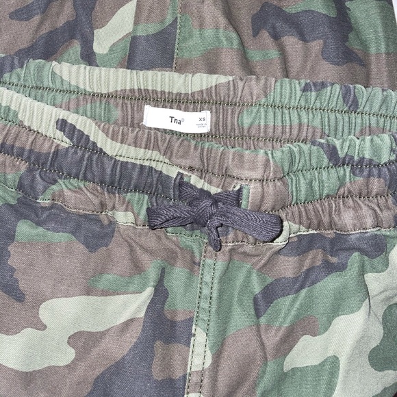 Aritzia Camo Joggers - Picture 2 of 3